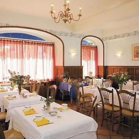De L'europe Hotell 2*